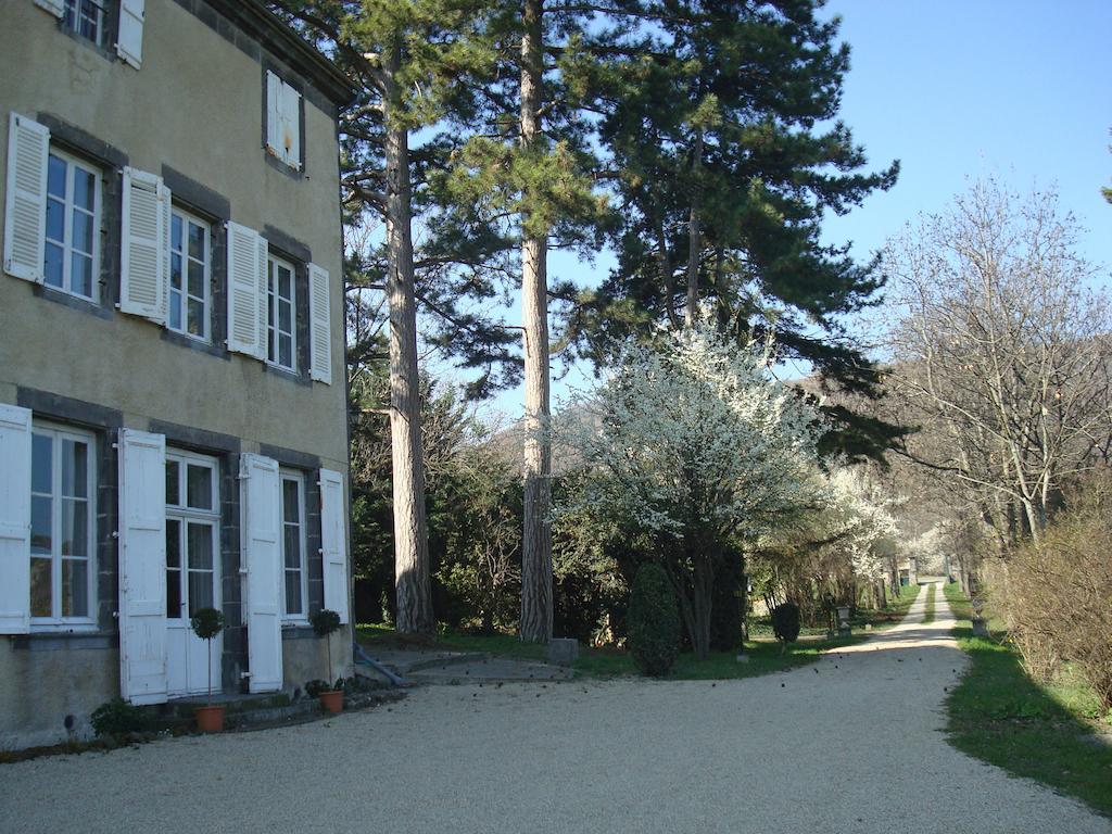 Bed and Breakfast Chateau De Bourrassol Menetrol Exteriér fotografie