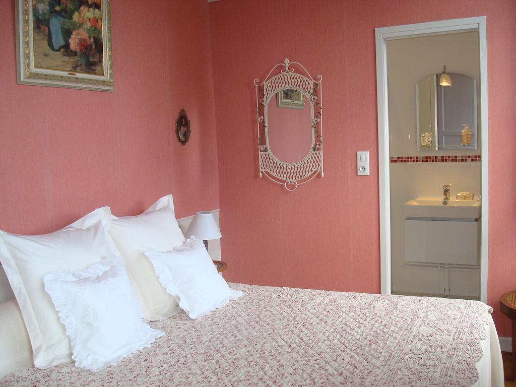 Bed and Breakfast Chateau De Bourrassol Menetrol Pokoj fotografie