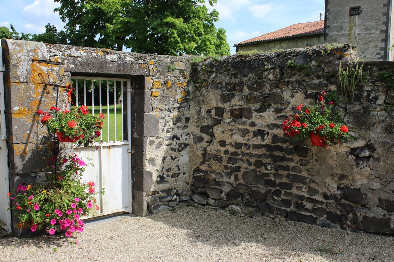 Bed and Breakfast Chateau De Bourrassol Menetrol Exteriér fotografie